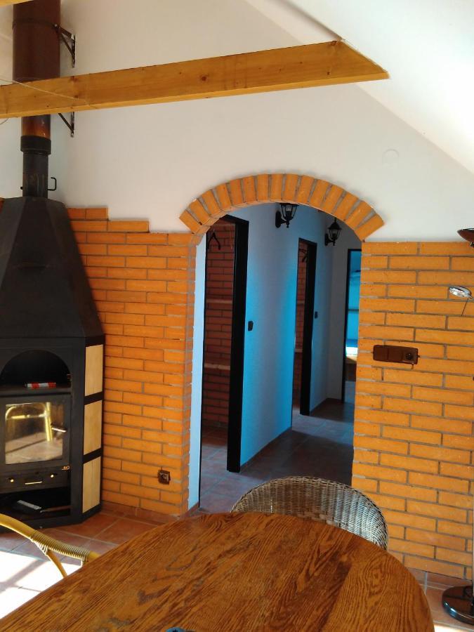 Apartman Na Farme U Koni Milesov Ngoại thất bức ảnh